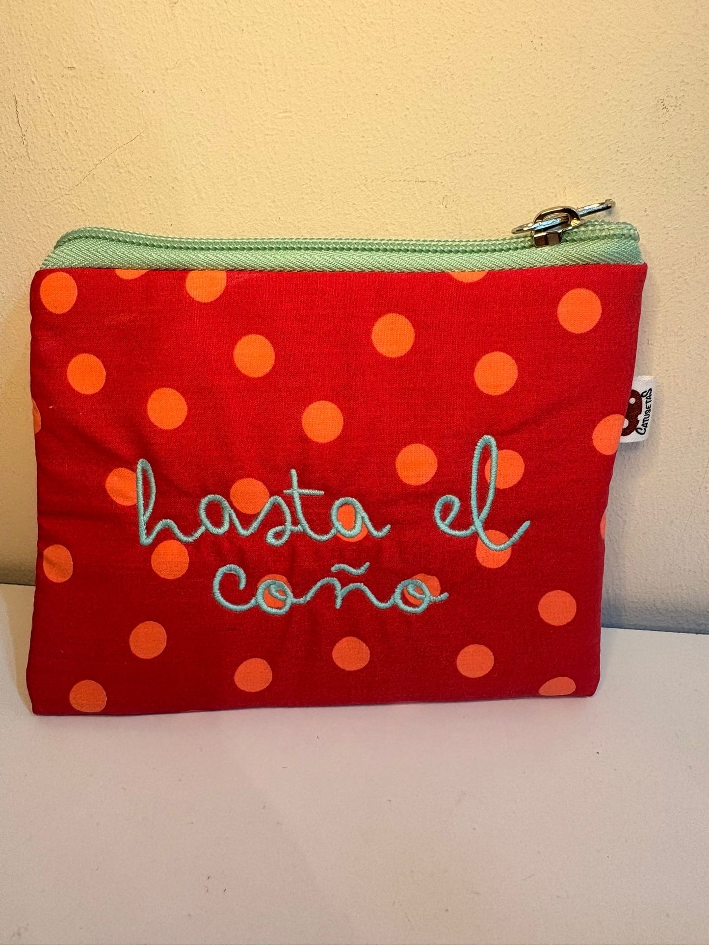 Rosa lunares letra celeste - Monedero - Hasta el coño