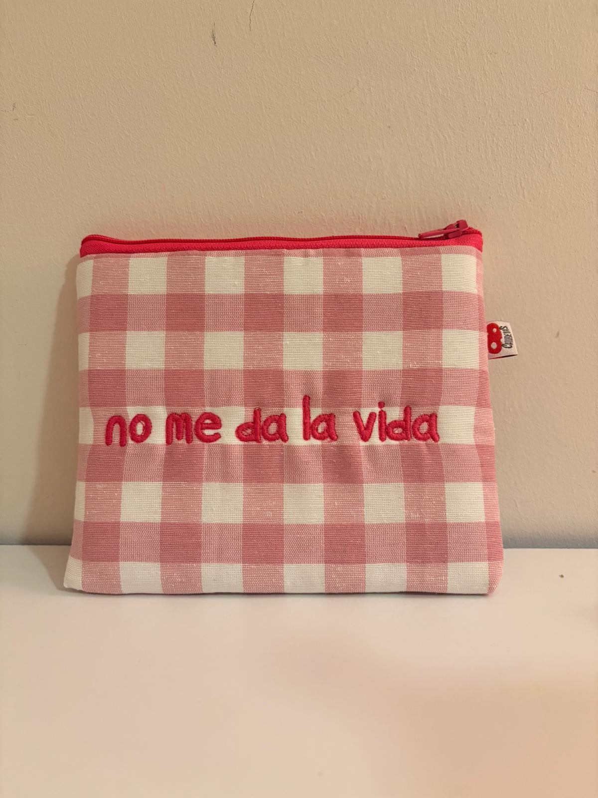 Vichy rosa letra rosa - Monedero - No me da la vida