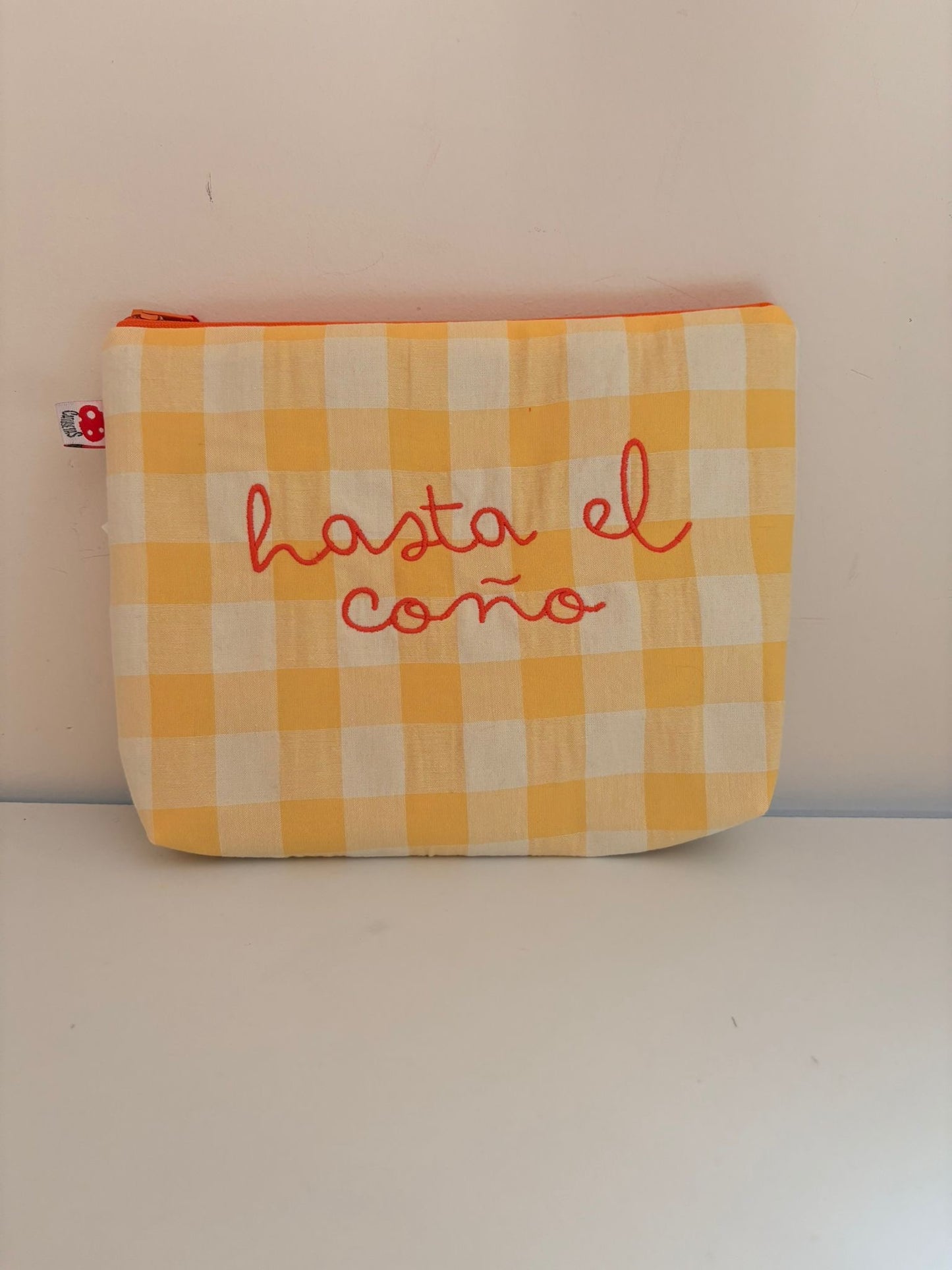 Vichy amarillo piña letra coral - Hasta el coño - Neceser