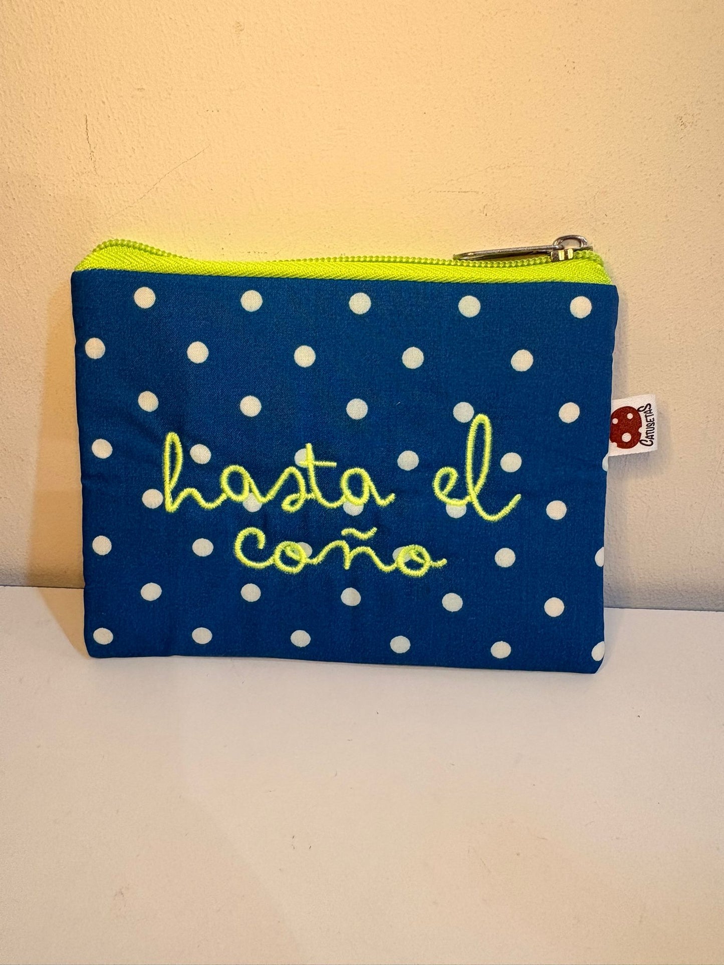 Azul lunares blancos letra amarilla - Monedero - Hasta el coño