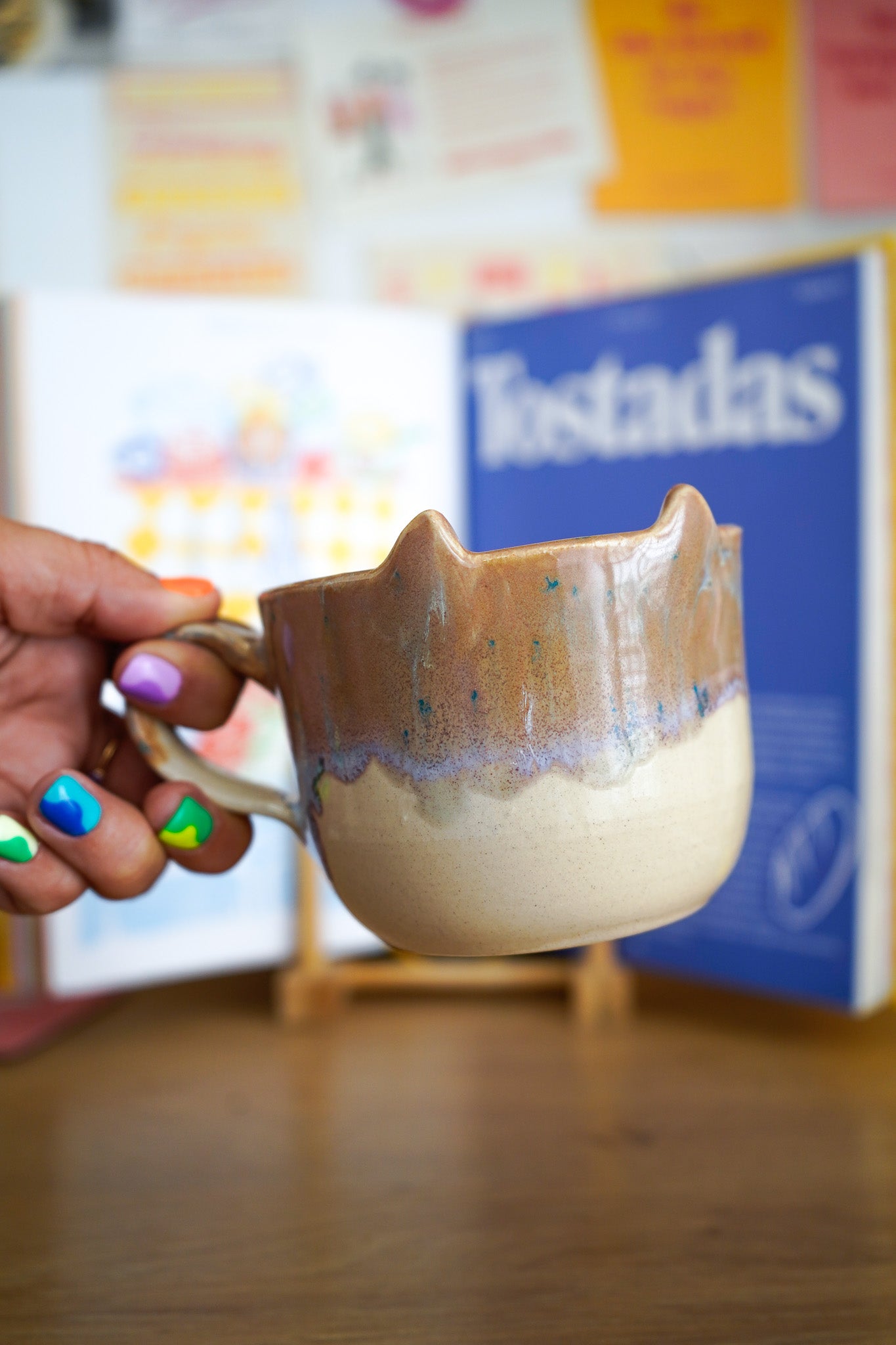 Taza forma de gato marrón