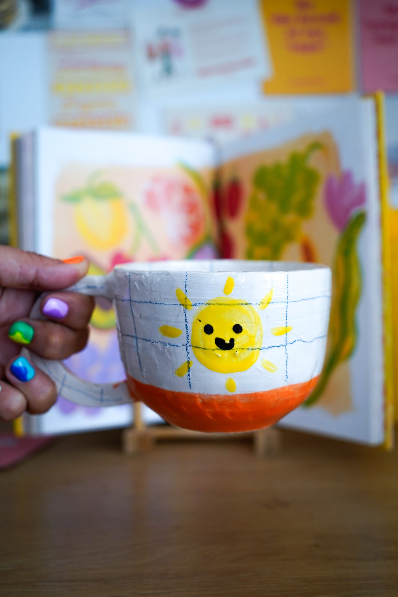 Taza Dibujo de un sol en el cuaderno