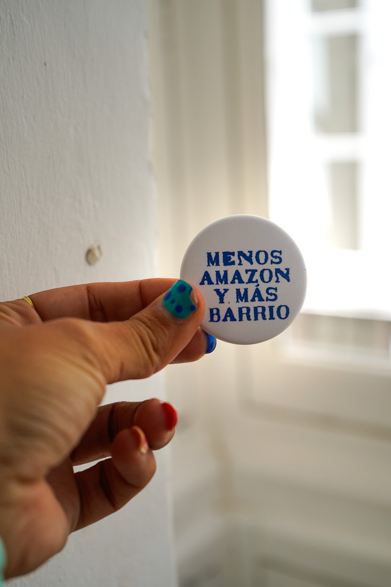 Chapa MENOS AMAZON Y MÁS BARRIO