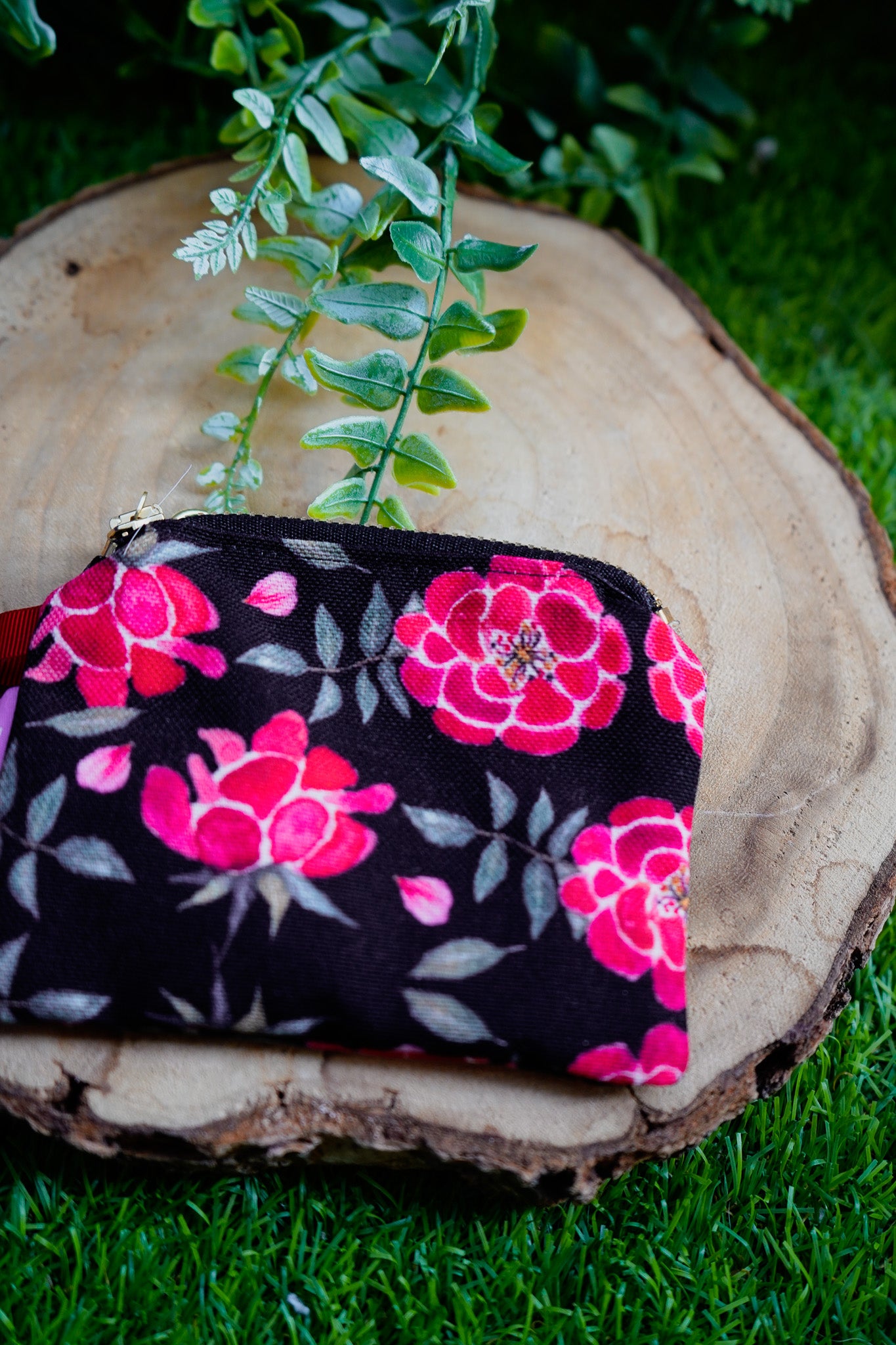 Monedero negro rosas