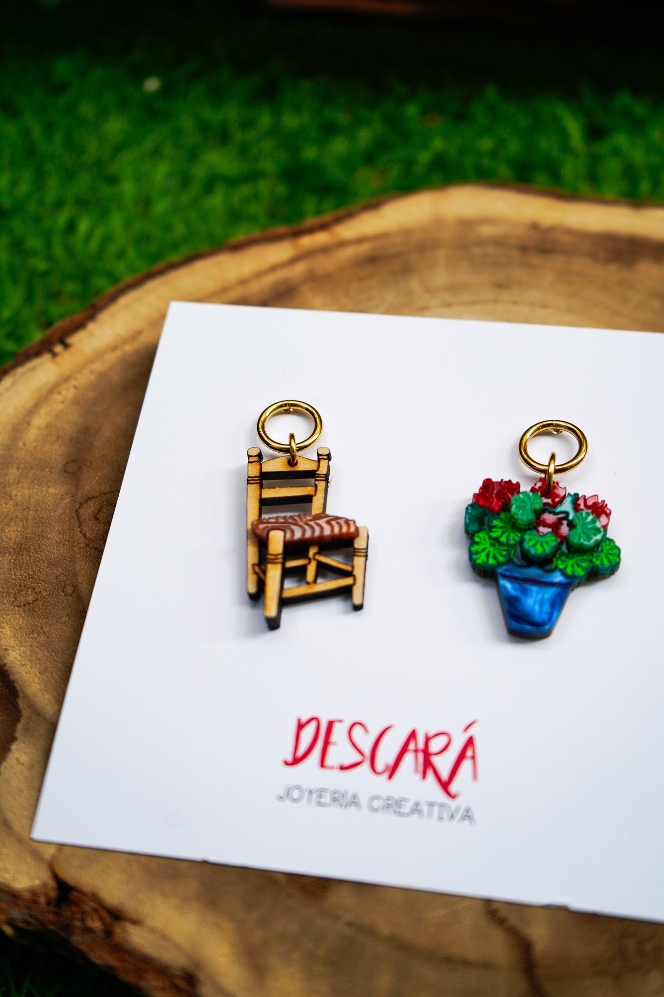 Pendientes PACK silla enea y maceta geranios