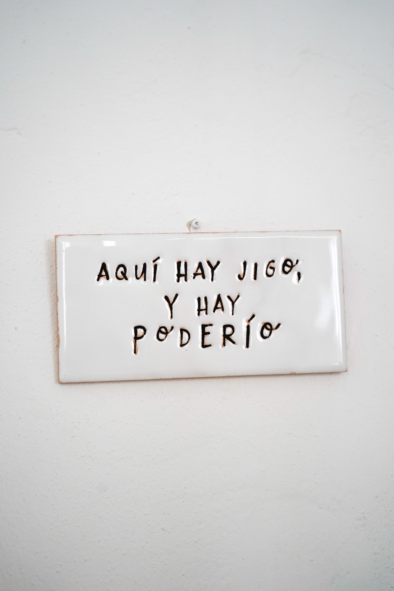 Azulejo para colgar Aquí hay jigo y poderío