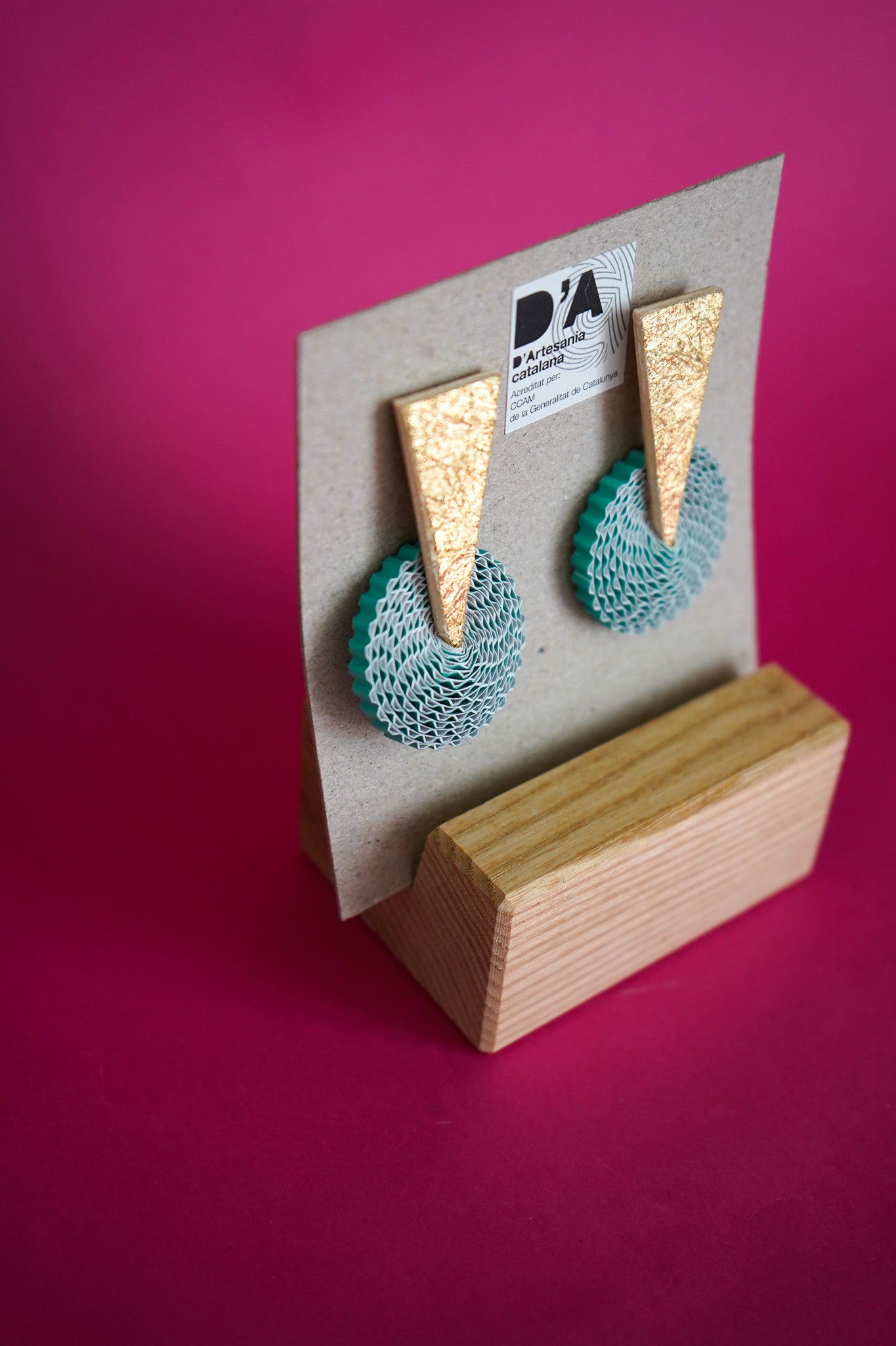 Pendientes de cartón círculo VERDE, triángulo DORADO