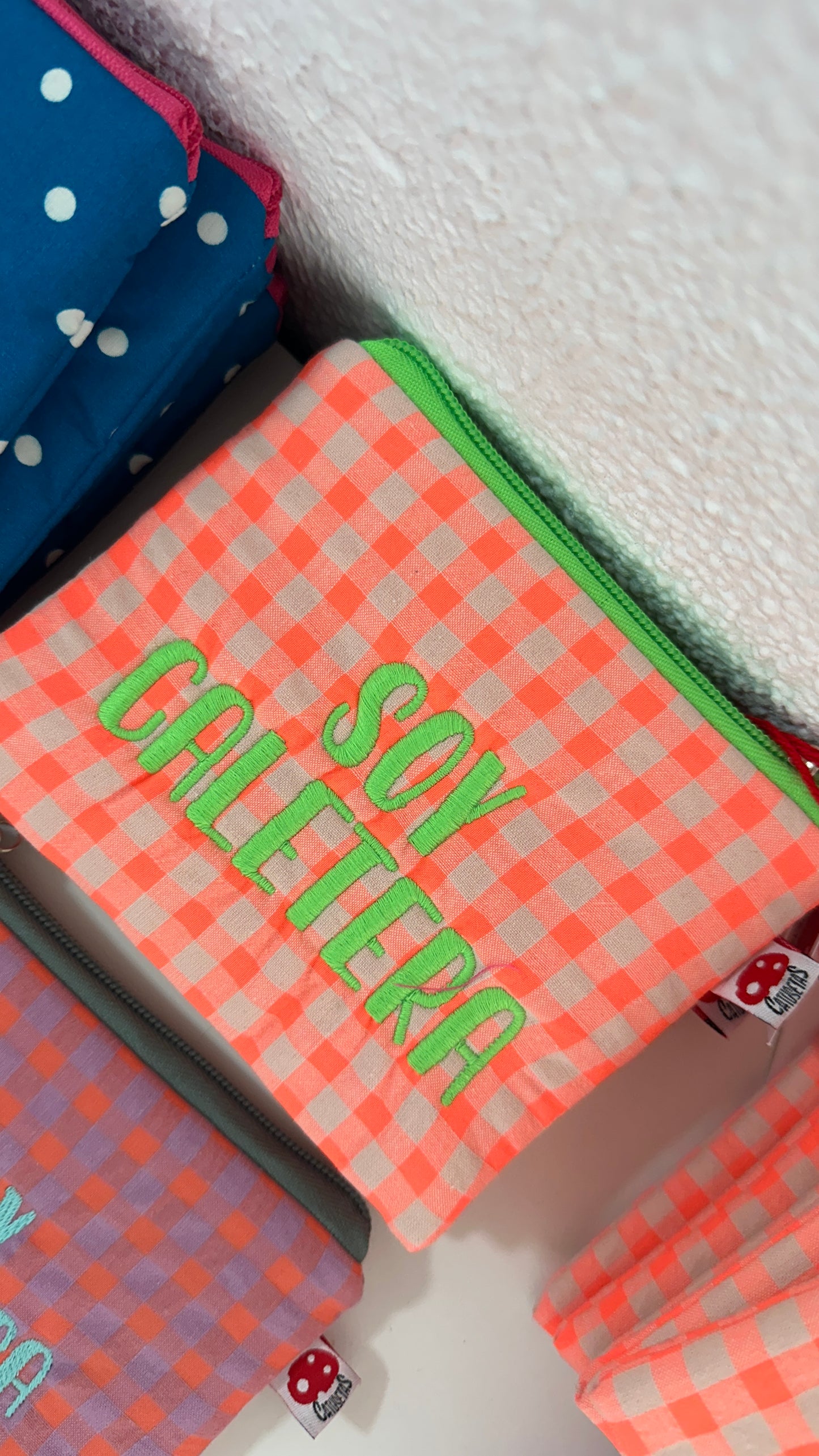 Vichy naranja flúor letra verde - Monedero - SOY CALETERA