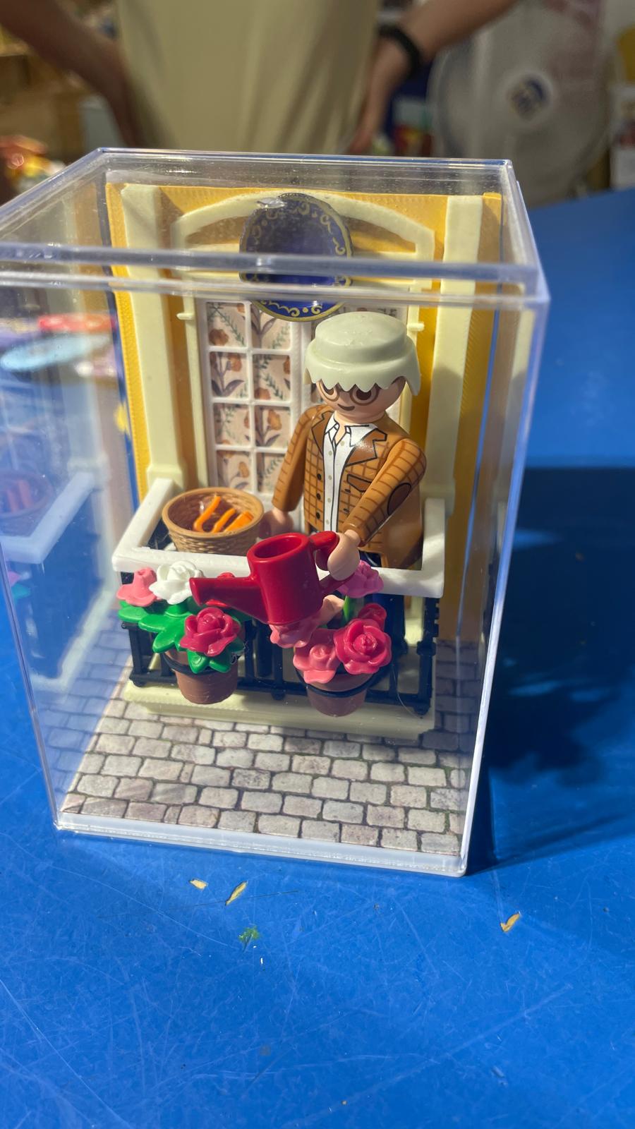 Balcones de Cádiz con señores y señoras