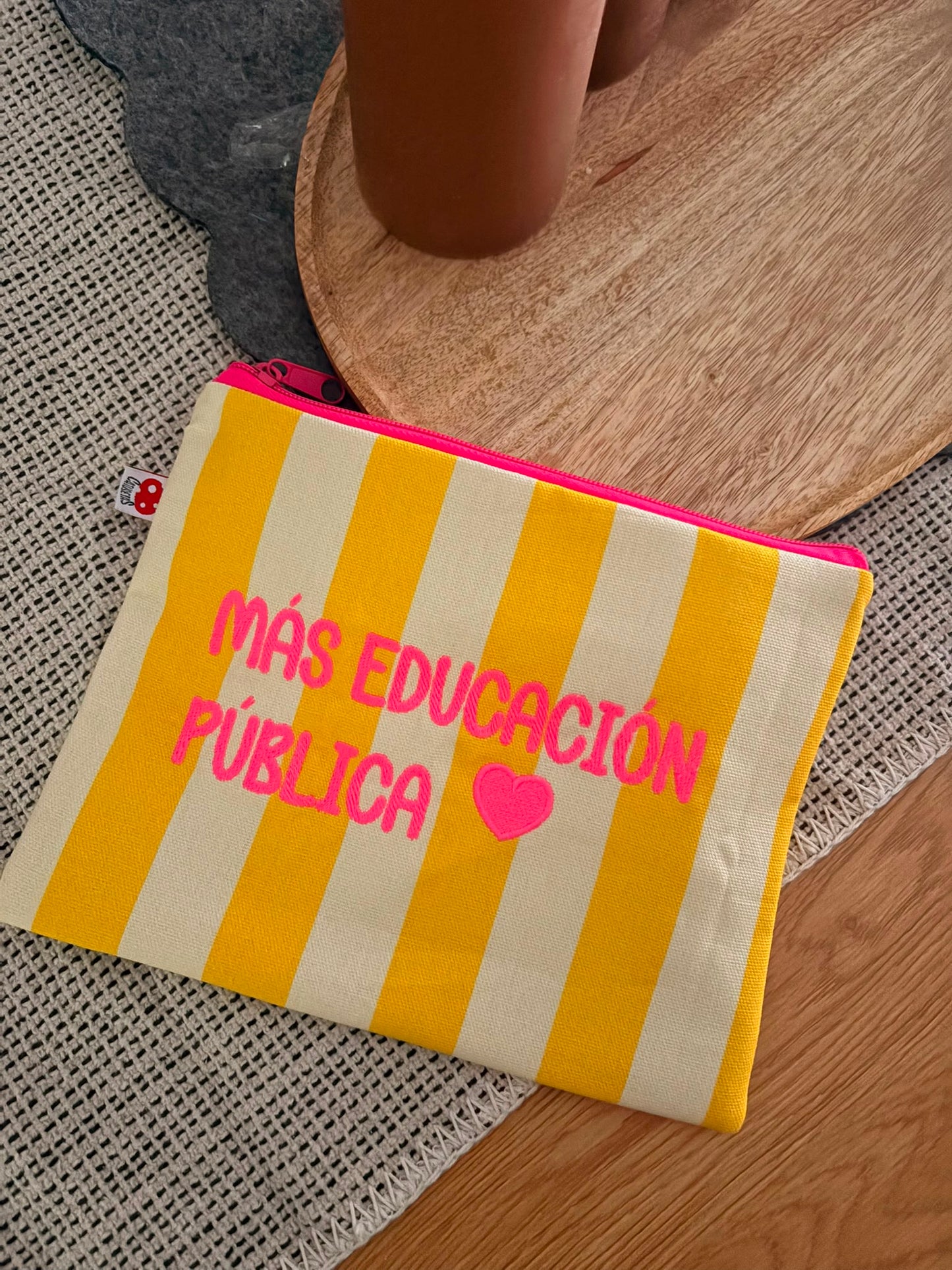 Neceser más educación pública