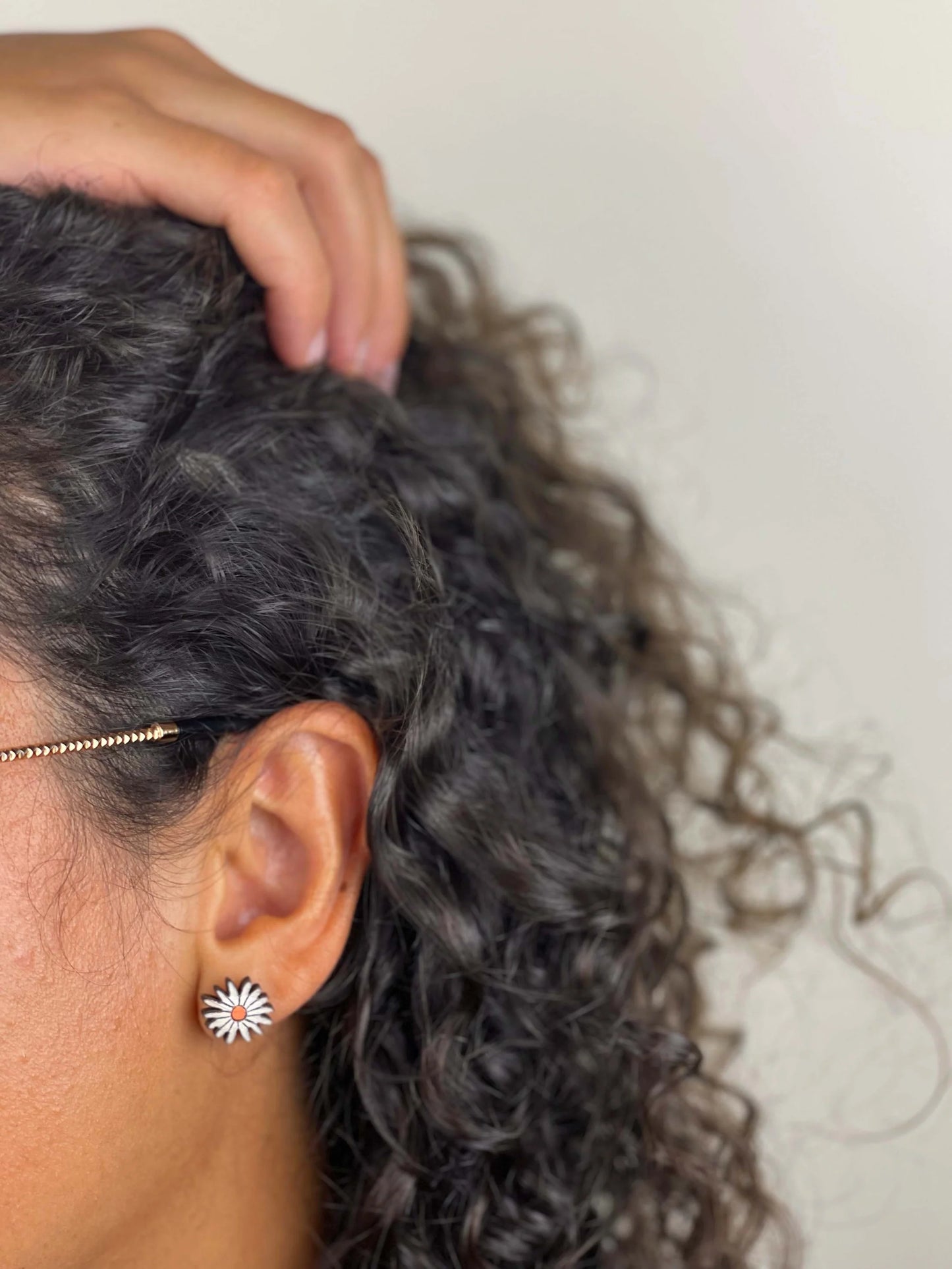 Pendientes mini margaritas blancas