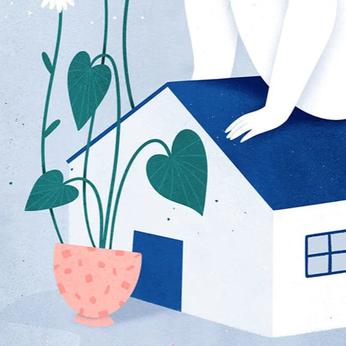 Lámina chica sentada en casa