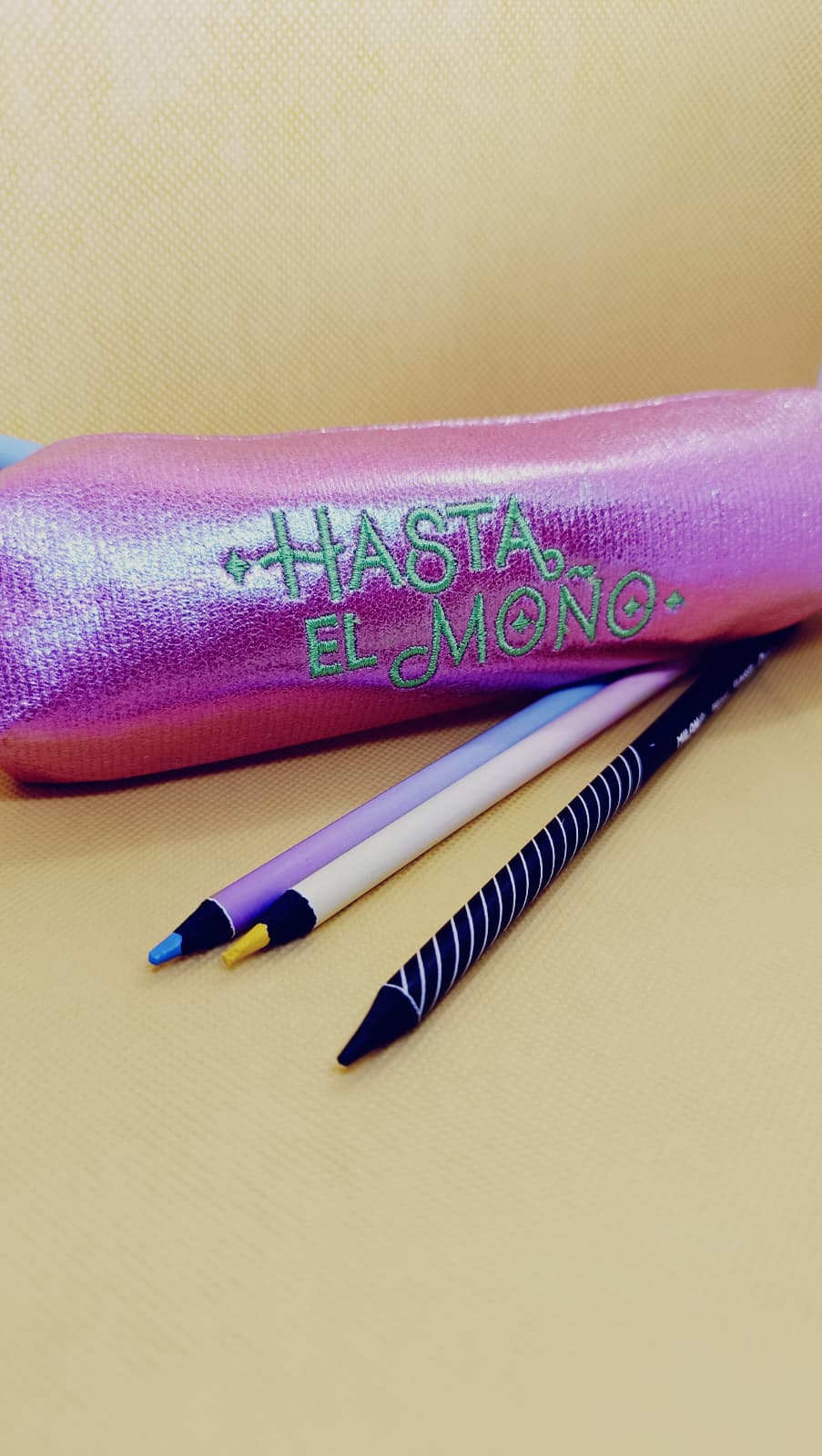 Estuche bordado Hasta el moño