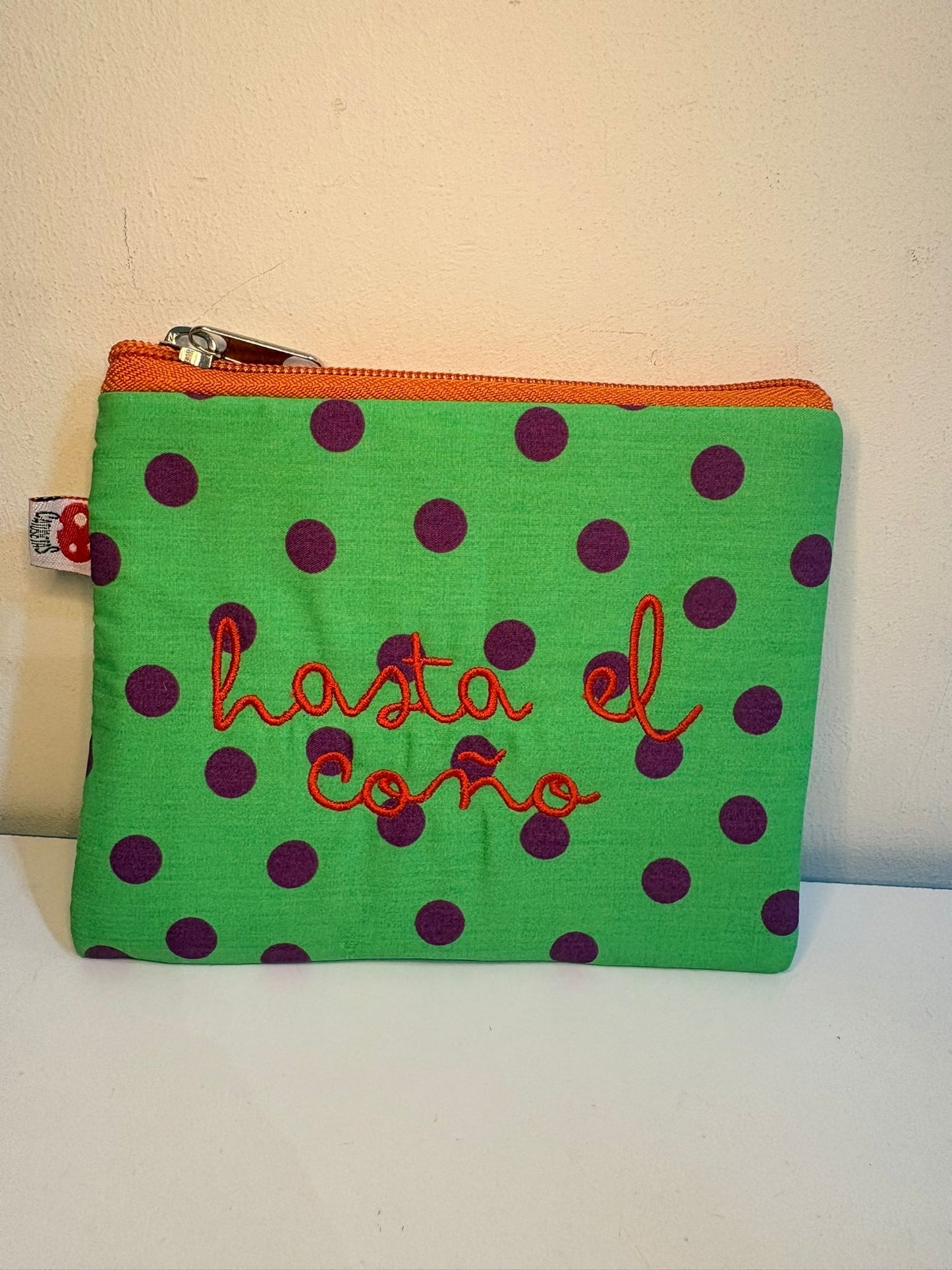 Verde lunares morados letra roja - Monedero - Hasta el coño
