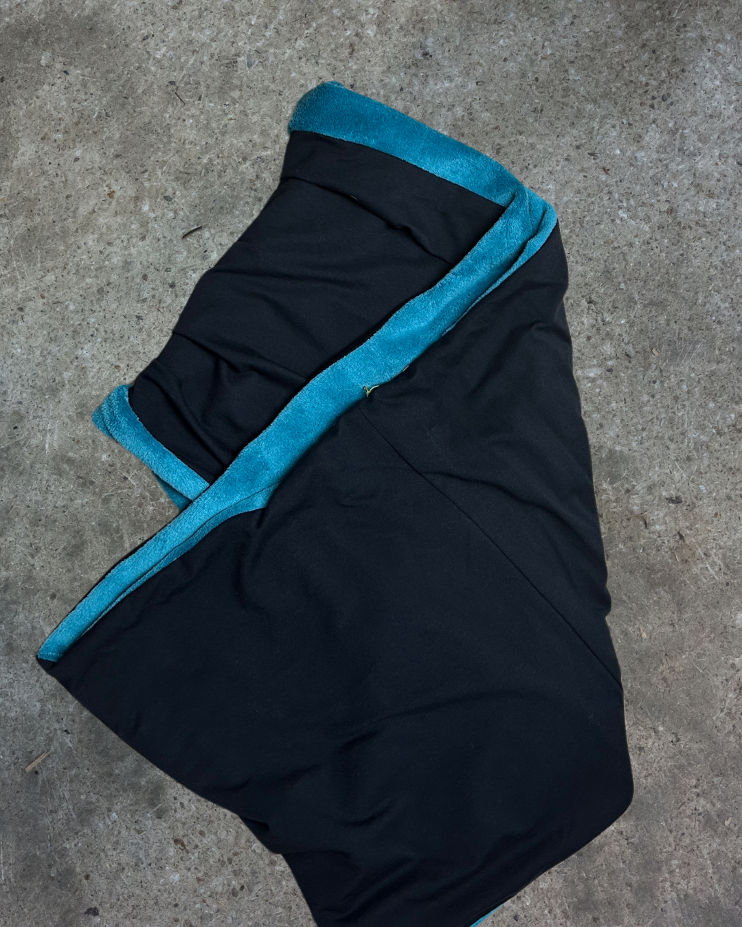 Bufanda grande reversible azul suave y negro
