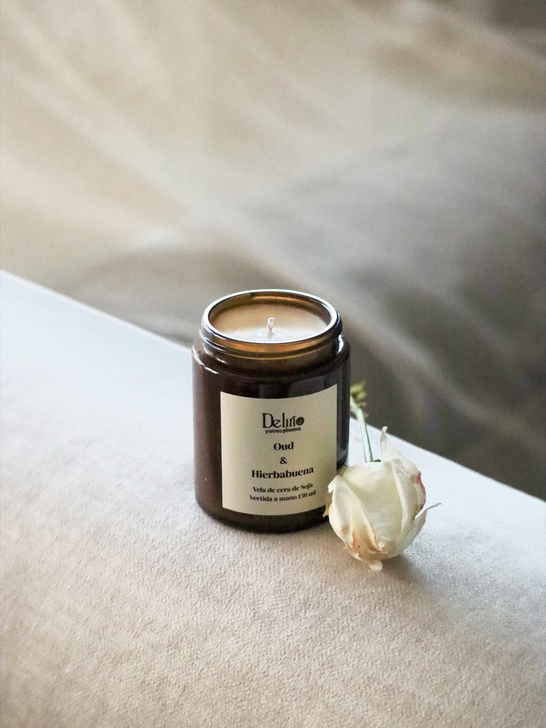 Vela natural Oud y hierbabuena