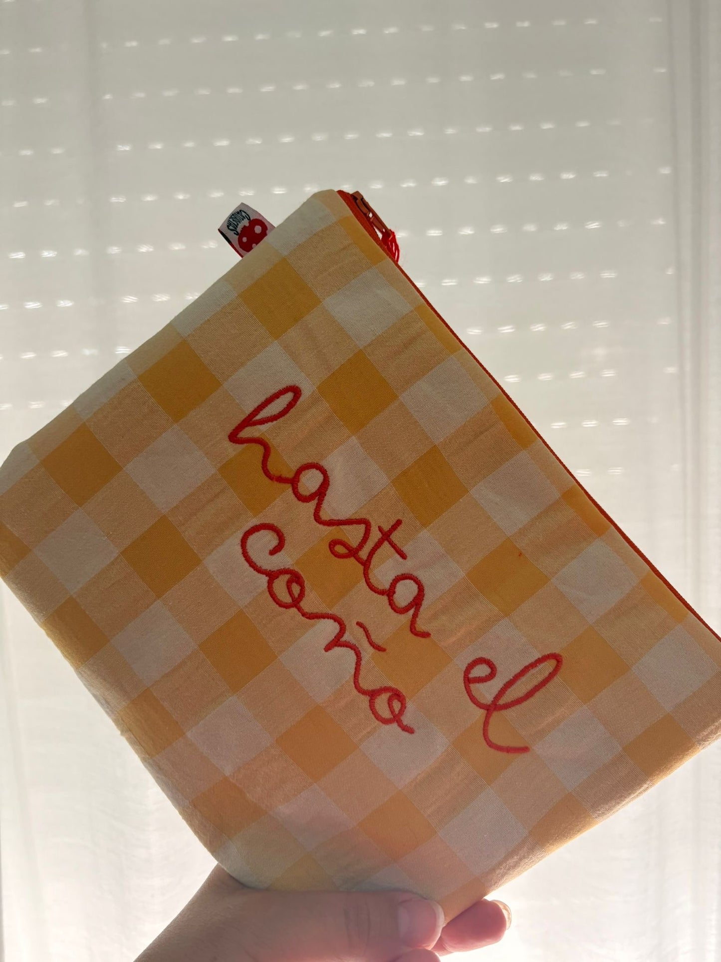 Vichy amarillo piña letra coral - Hasta el coño - Neceser