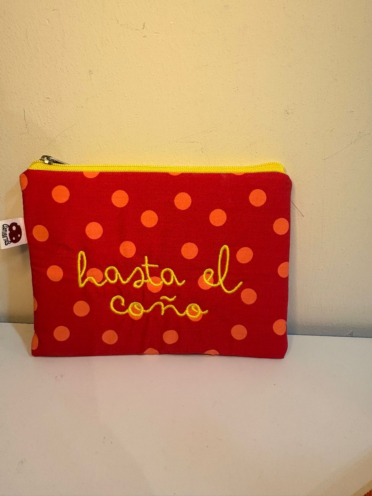 Rosa lunares letra amarilla - Monedero - Hasta el coño