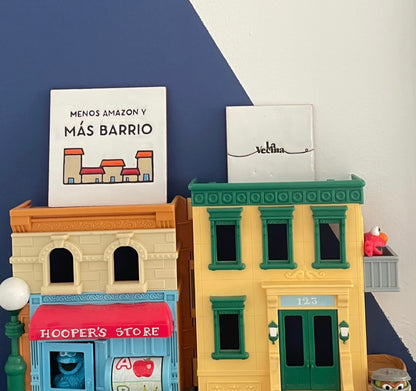 Azulejo de cerámica grande MENOS AMAZON Y MÁS BARRIO