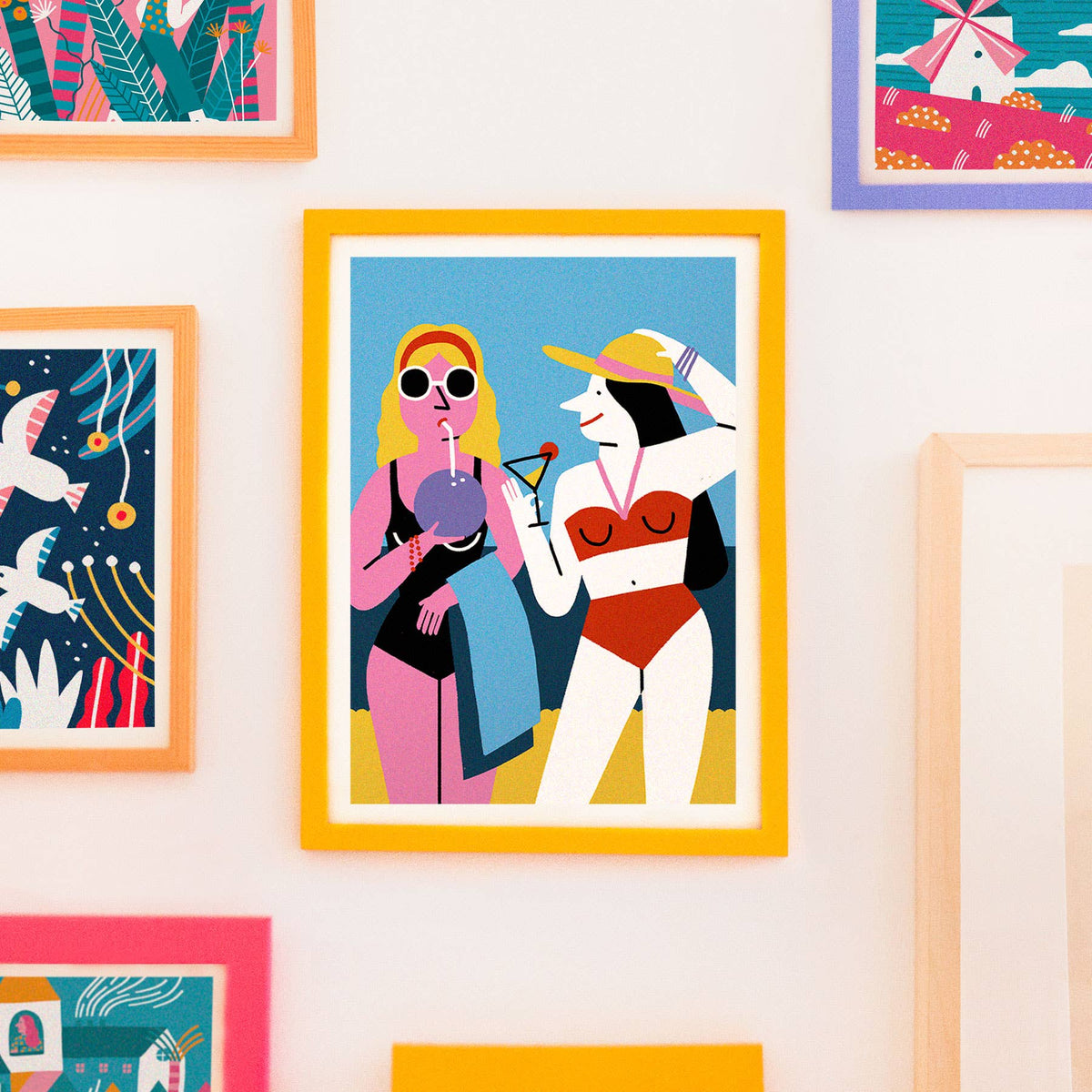 Lámina Chicas en la playa con coco