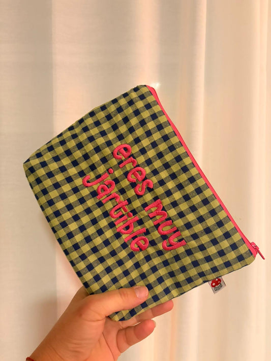 Vichy verde azul letra rosa - eres muy jartible - Neceser