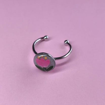 Anillo redondo con flor rosa (plateado)