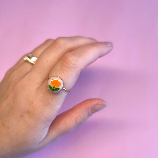Anillo redondo con flor naranja (dorado)