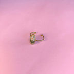 Anillo ovalado con flor blanca (dorado)