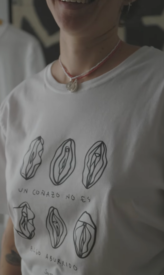 Camiseta coños ilustrados Un coñazo no es algo aburrido