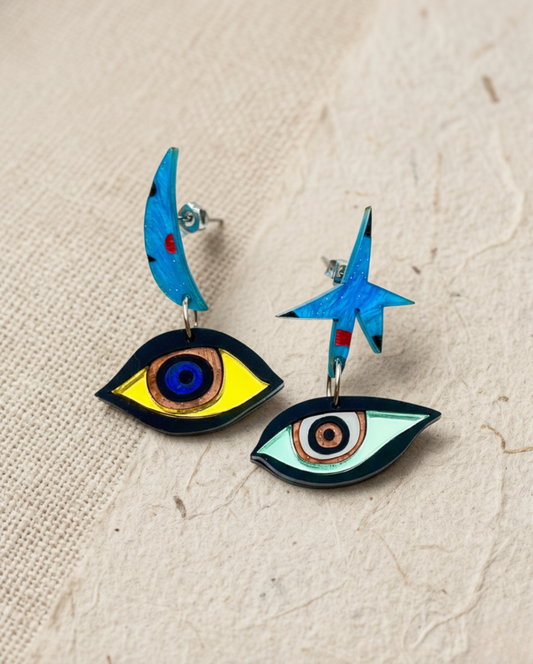 Pendientes ojos y constelaciones