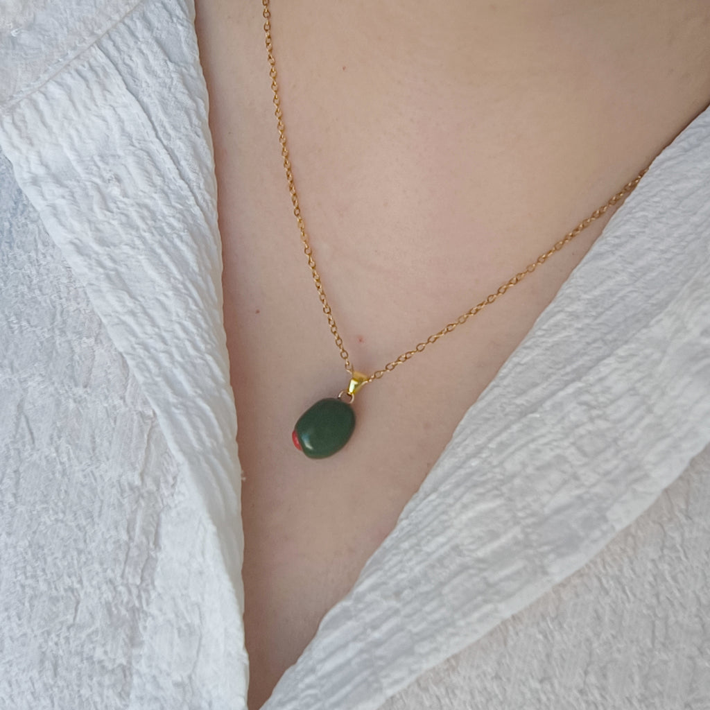 Collar de aceituna rellena
