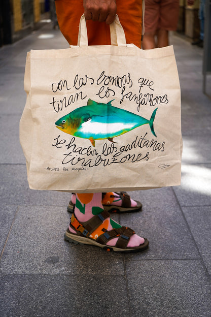 Totebag Atún Con las bombas que tiran los fanfarrones se hacen las gaditanas tirabuzones