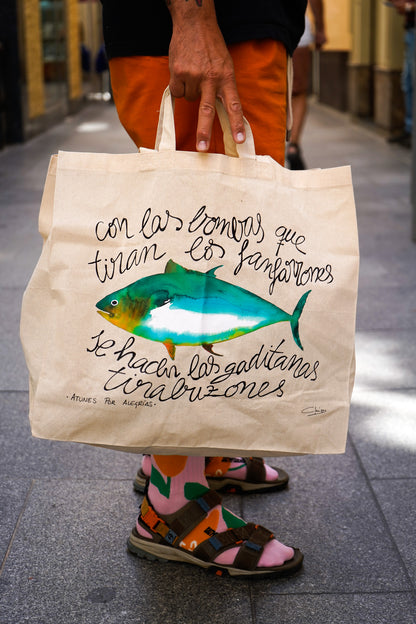 Totebag Atún Con las bombas que tiran los fanfarrones se hacen las gaditanas tirabuzones
