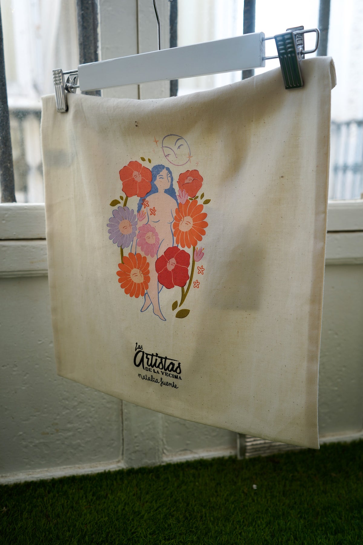 Totebag Chica flores a una misma x Natalia Fuente