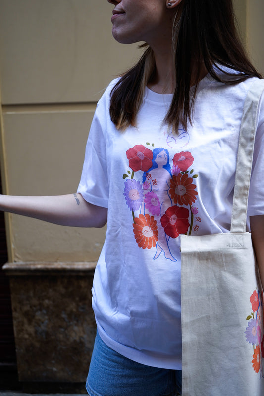 Camiseta Chica flores a una misma x Natalia Fuente
