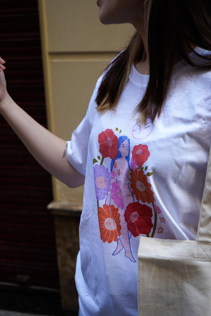 Camiseta Chica flores a una misma x Natalia Fuente