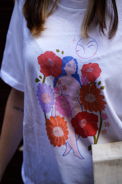 Camiseta Chica flores a una misma x Natalia Fuente
