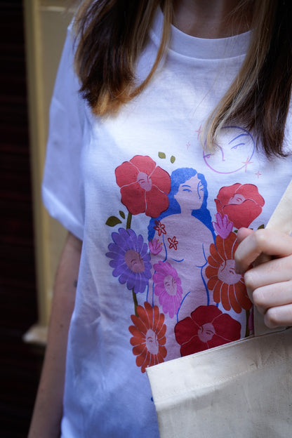 Camiseta Chica flores a una misma x Natalia Fuente