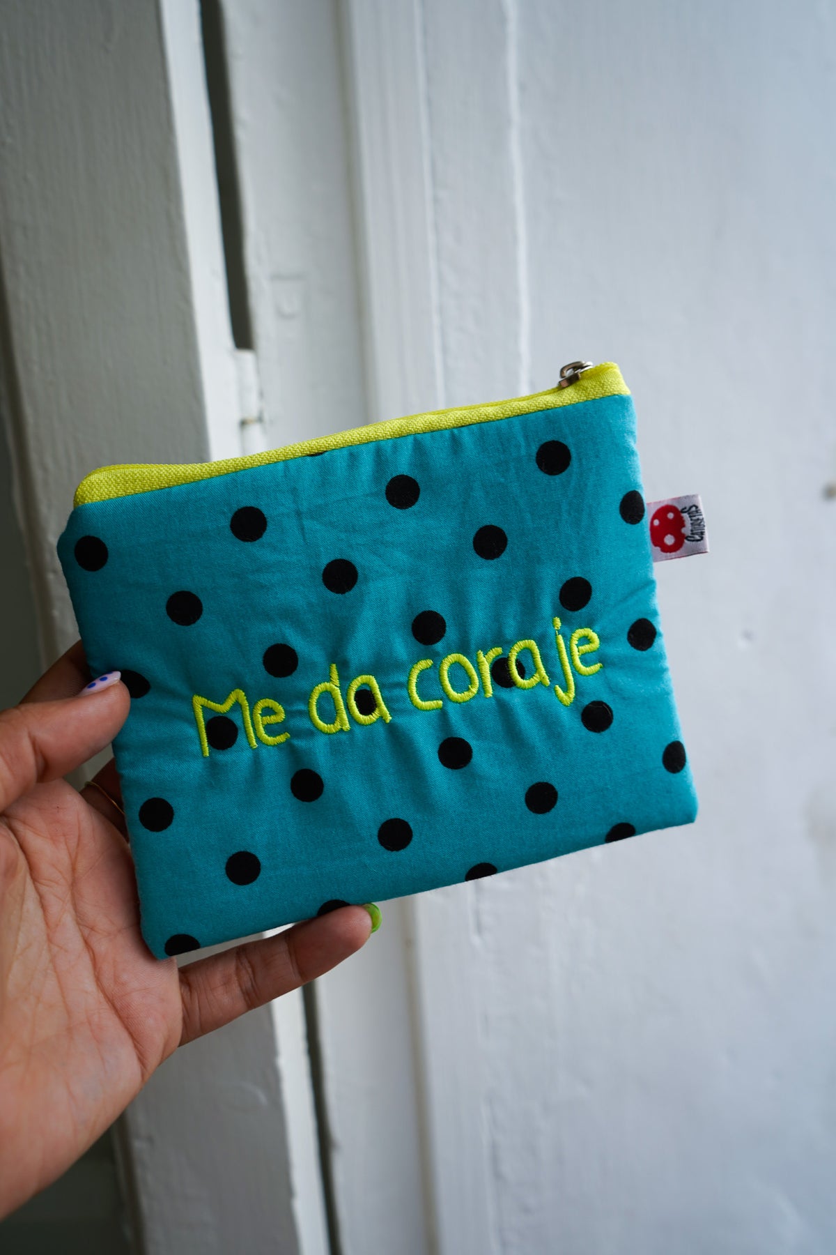 Turquesa lunares letra verde - Monedero - Me da coraje