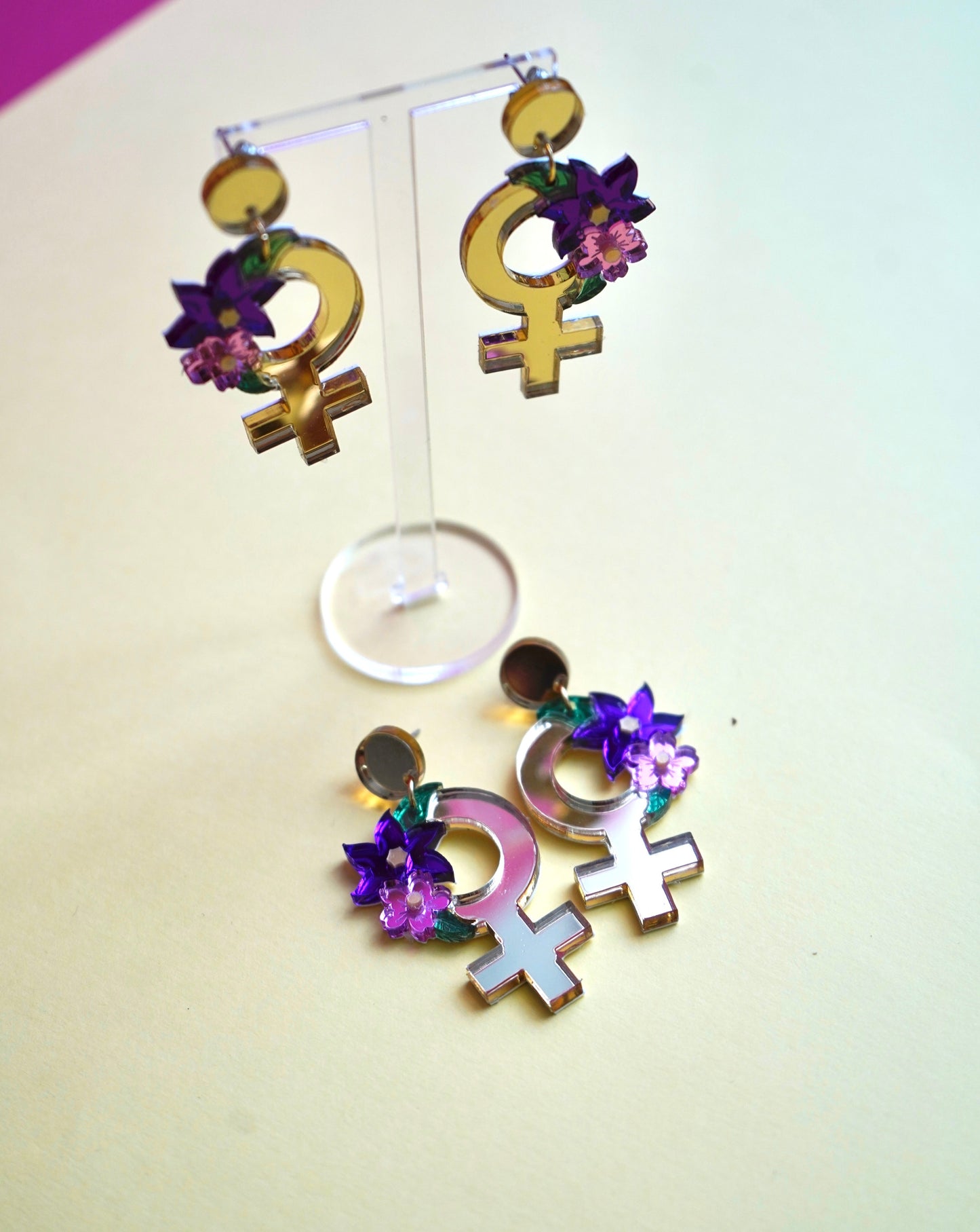 Pendientes símbolo de la mujer