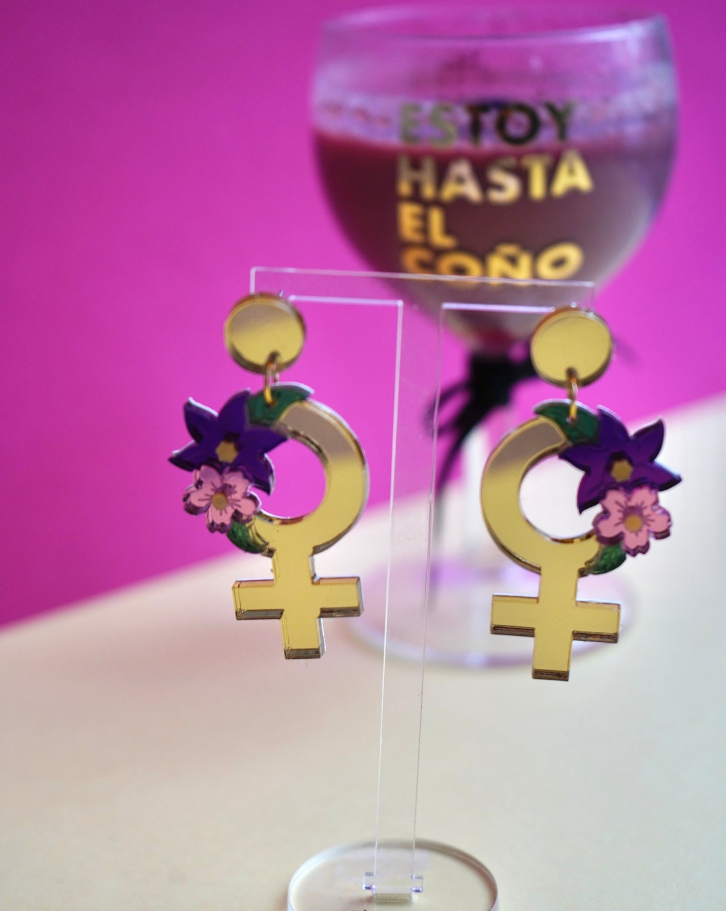 Pendientes símbolo de la mujer