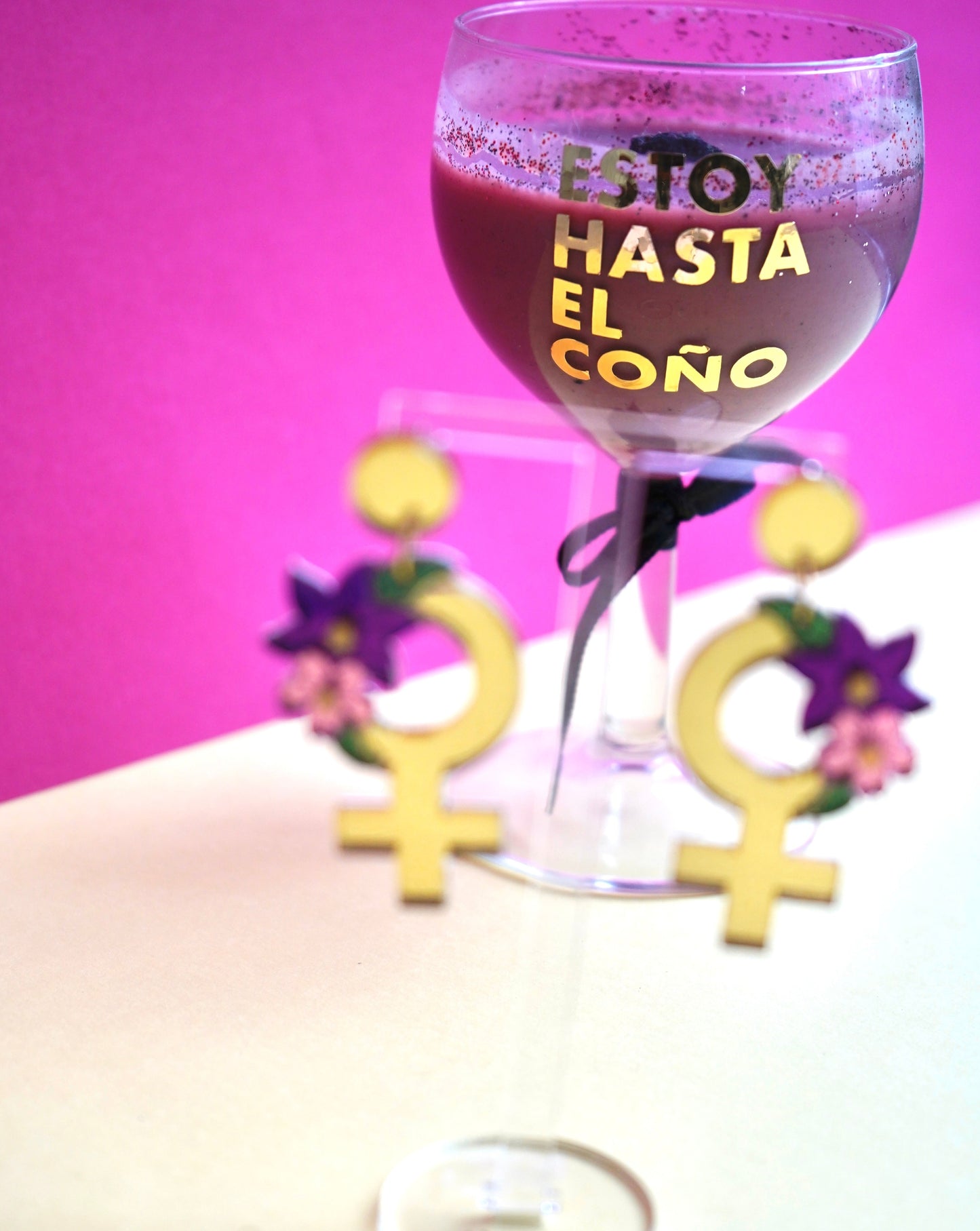 Pendientes símbolo de la mujer