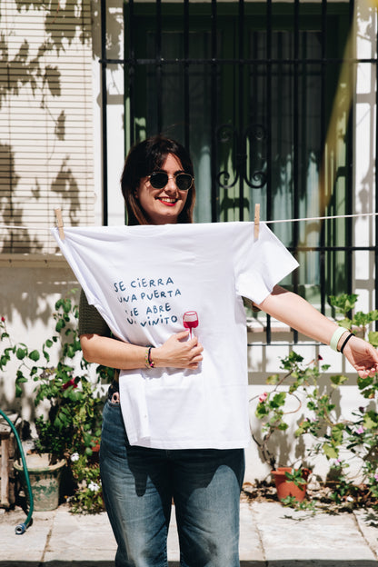 Camiseta Se cierra una puerta x Lali