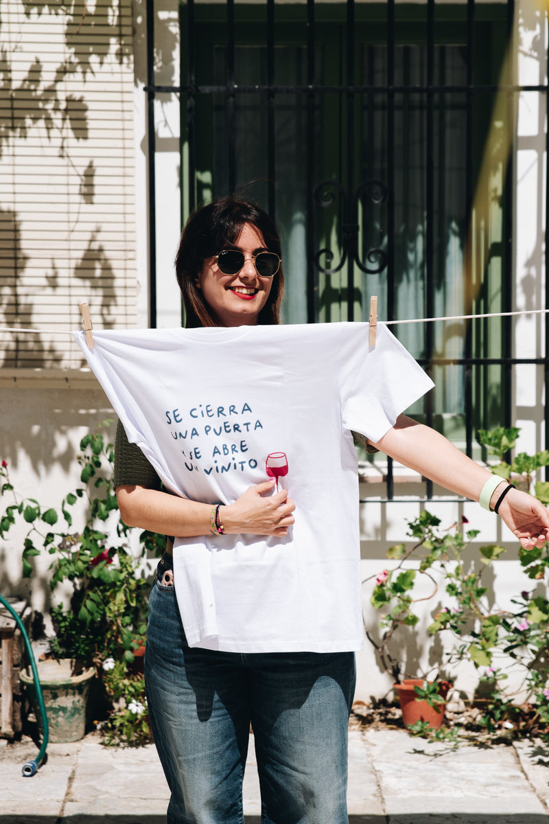Camiseta Se cierra una puerta x Lali — otra vista