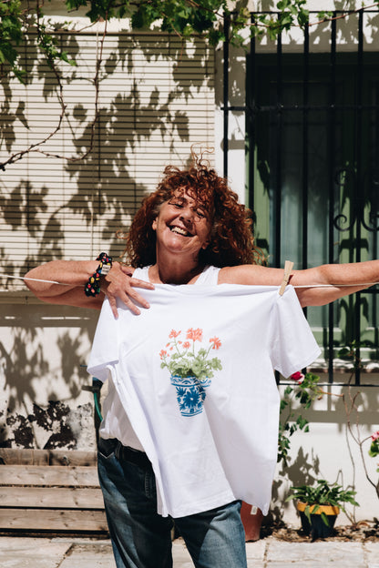Camiseta Maceta de geranios x Raquel Sarabia