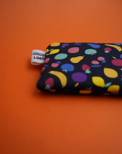 Monedero de frutas fondo negro