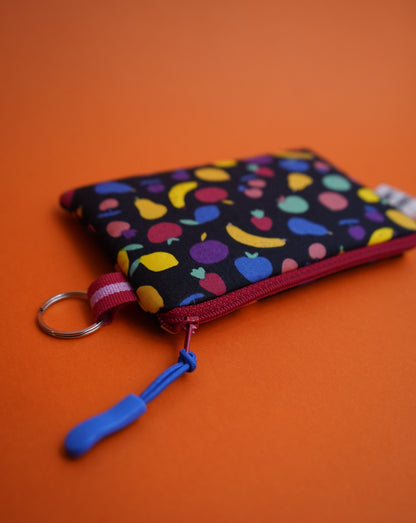 Monedero de frutas fondo negro