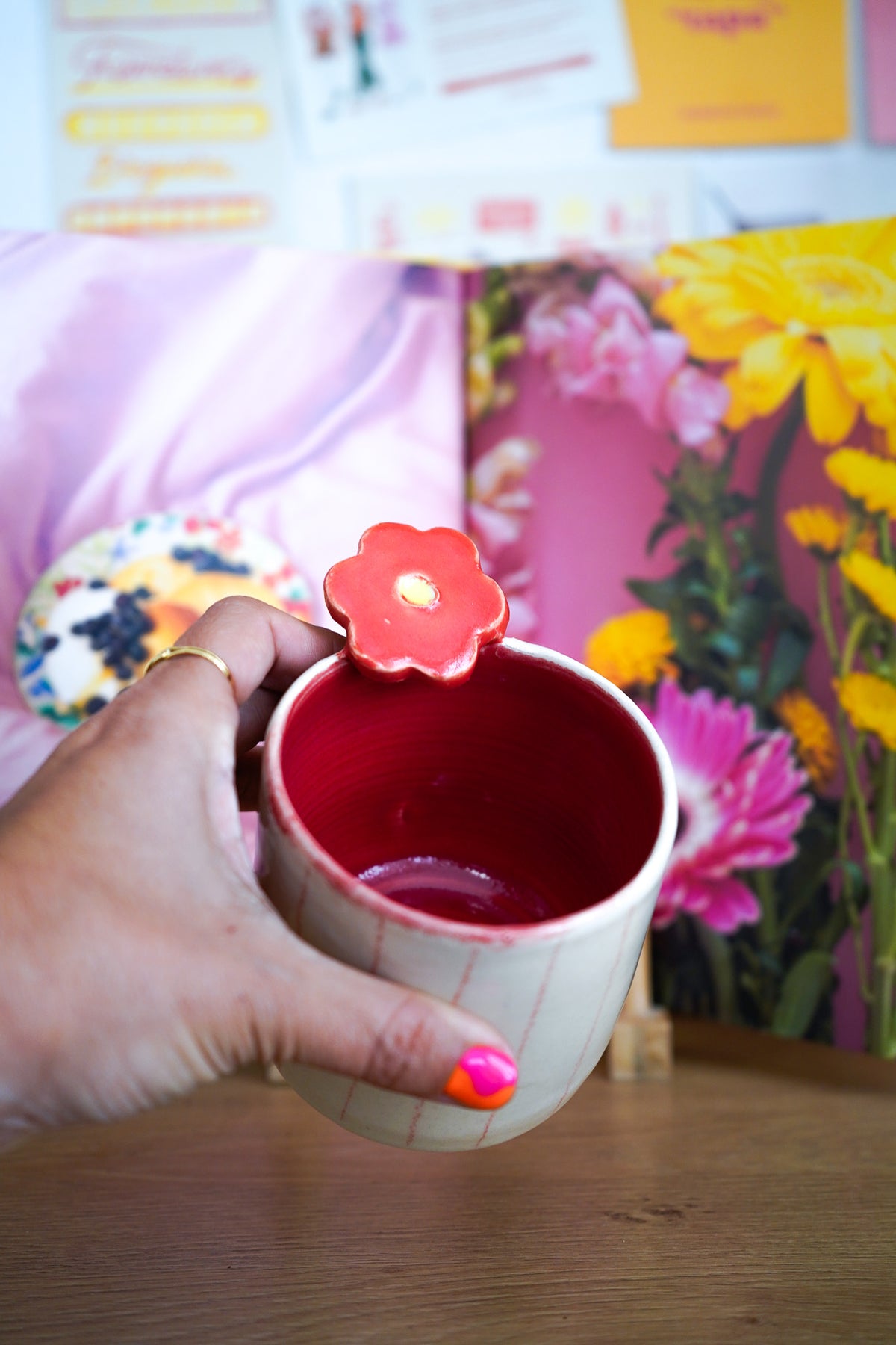Taza flor asa roja