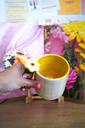 Taza flor asa amarilla