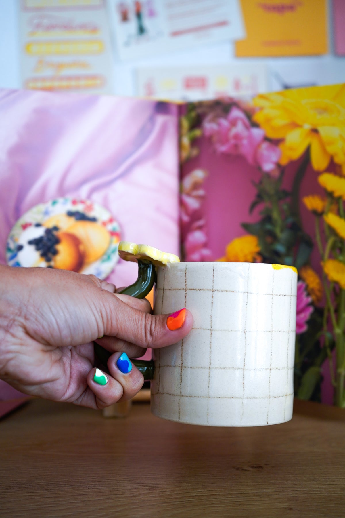 Taza flor asa amarilla